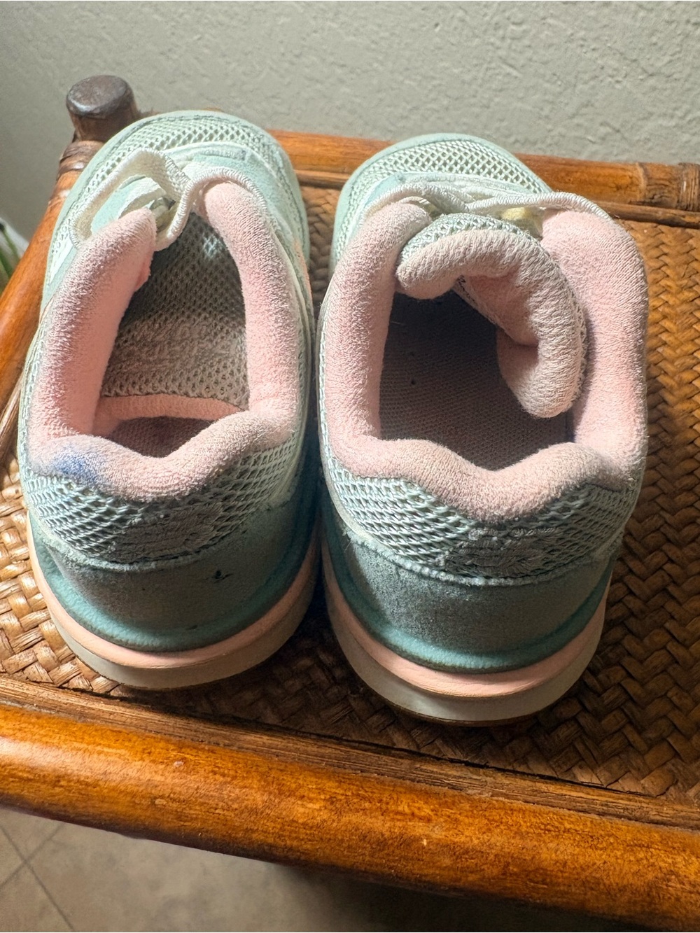 New Balance Kids Light Blue & Pink Lace-Up Sneakers - Picture 2 of 8